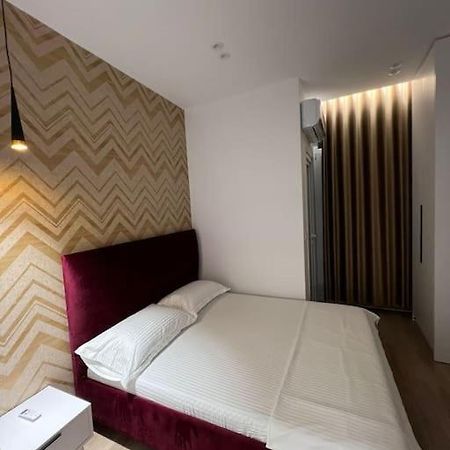 Spacious Apartment Ish-Blloku Area Tirana Exterior photo