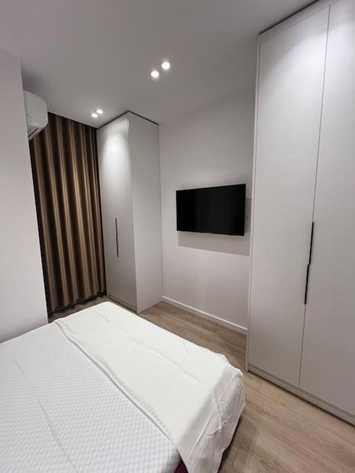 Spacious Apartment Ish-Blloku Area Tirana Exterior photo