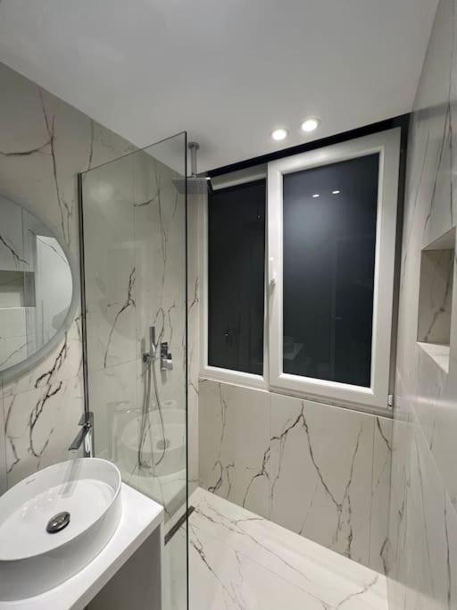 Spacious Apartment Ish-Blloku Area Tirana Exterior photo